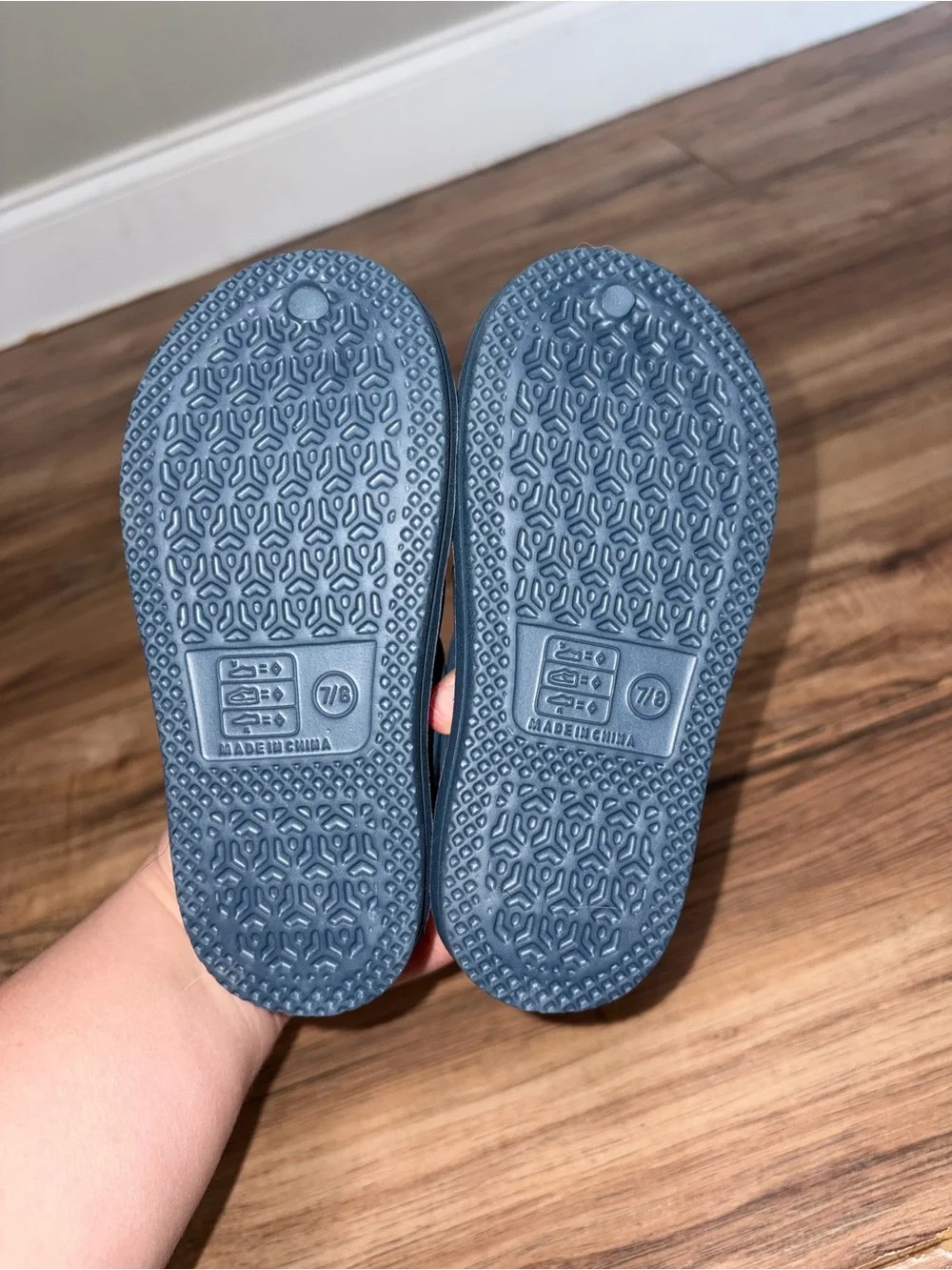 Lily & Dan Navy Lightweight Closed Toe Sandals 7/8 Toddler Boys NWOT